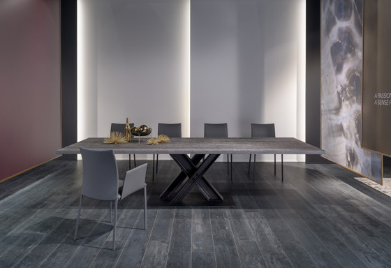 Victor Dining Table of Stone | 1470 | Tables de repas | DRAENERT