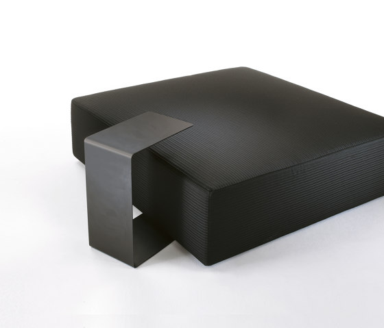 Mini Side Table | Tables d'appoint | Marelli