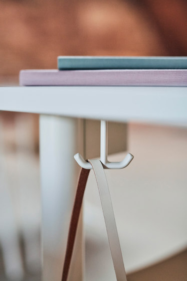 Uni table | Tables de bistrot | Materia