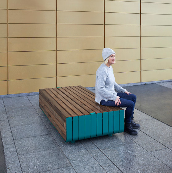 Stripes bench | Benches | Vestre