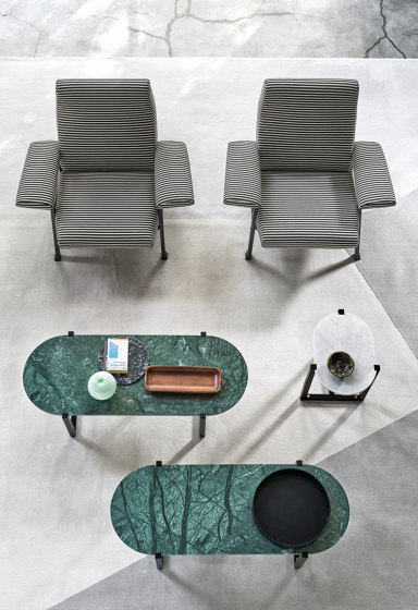 Sigmund Beistelltisch 47x36 - Version mit Tischplatte aus Guatemala-Marmor | Beistelltische | ARFLEX