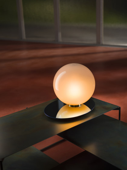 UMBRA table lamp | Lampade tavolo | Bomma