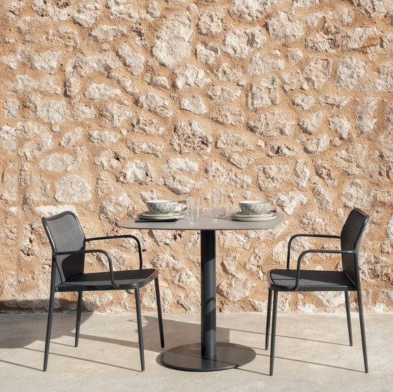 Flamingo outdoor Pie de mesa con tapa redonda | Mesas comedor | Expormim