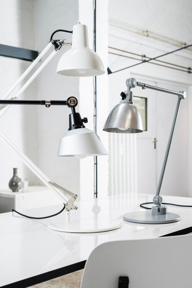 Spring Balanced Lamp | clamp | black | Table lights | Midgard Licht