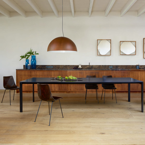 Allungami | Extending Dining Table Walnut Black Lacquered Base | Dining tables | Ligne Roset