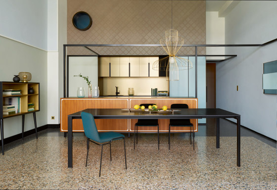 Allungami | Extending Dining Table Walnut Black Lacquered Base | Dining tables | Ligne Roset