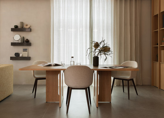Androgyne Lounge Table, Walnut | Kunis Breccia | Coffee tables | Audo Copenhagen