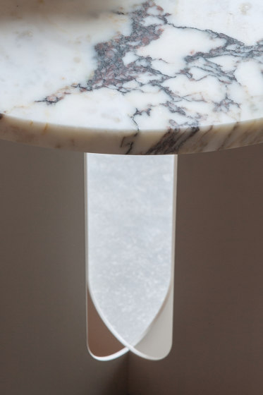 Androgyne Side Table | Marble top | Side tables | Audo Copenhagen