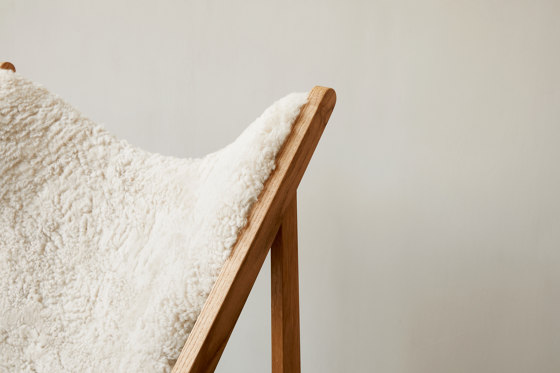 Knitting Lounge Chair, Sheepskin, Dark Stained Oak | Root | Fauteuils | Audo Copenhagen