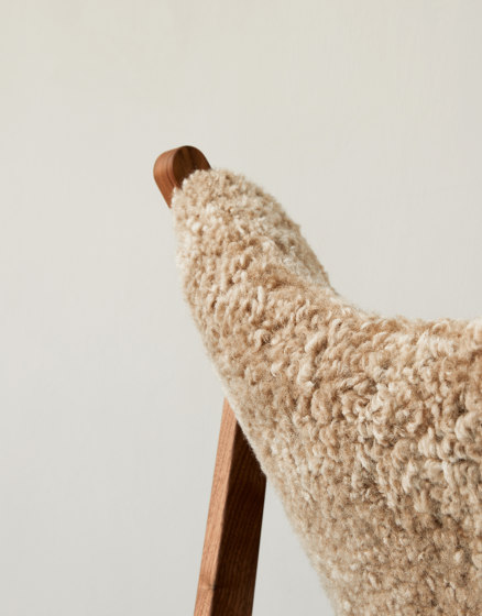 Knitting Lounge Chair, Sheepskin, Dark Stained Oak | Root | Sessel | Audo Copenhagen
