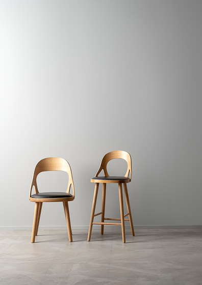 Colibri barstool 63cm oak blonde, bonded leather black emb | Bar stools | Hans K