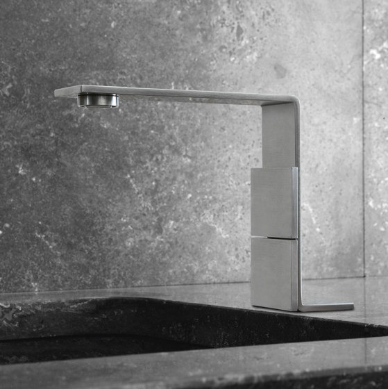 Emotion 5 mm shower flush-mounted with thermostat and 3-way diverter | Robinetterie de douche | CONTI+