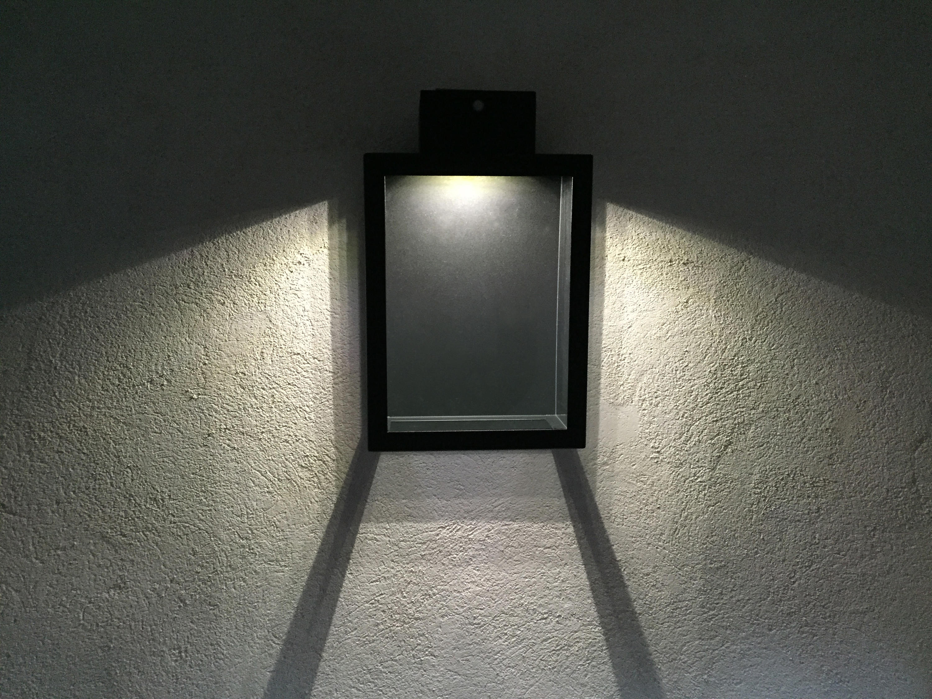 Solar wall lamp APS 010 - LYX Luminaires
