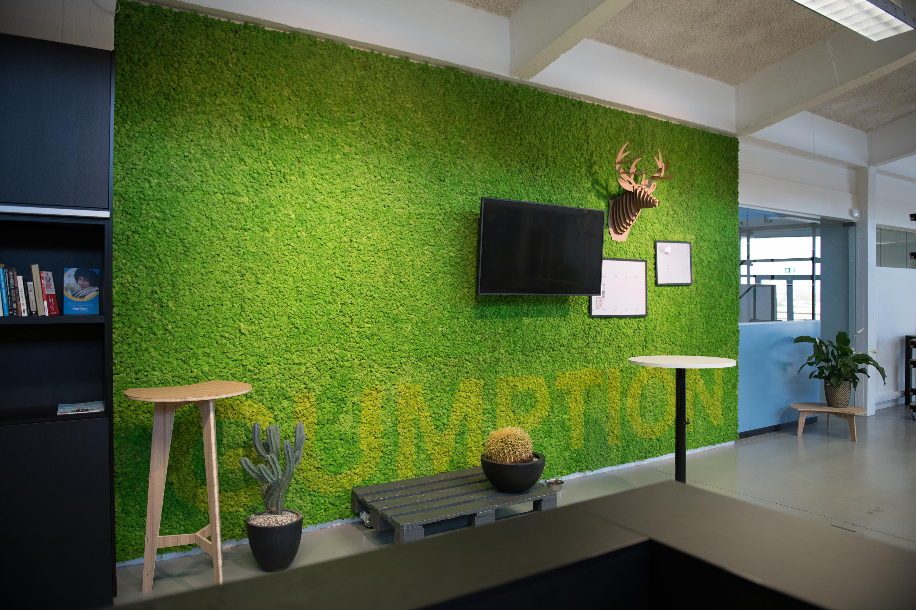 Dislike Since Contribution Green Wall Lichen & designer furniture | Architonic