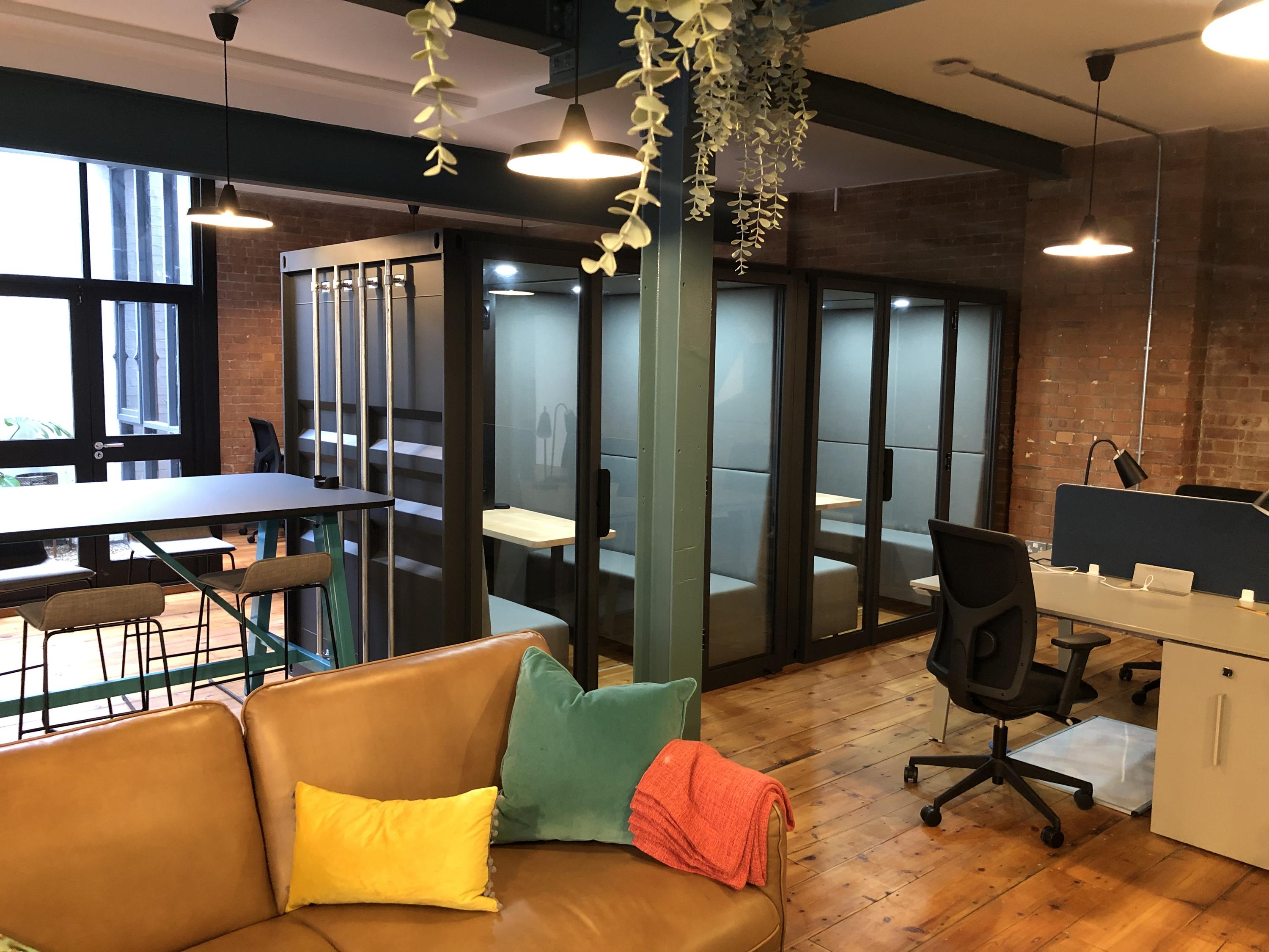 Part Enclosed Container Box | Architonic