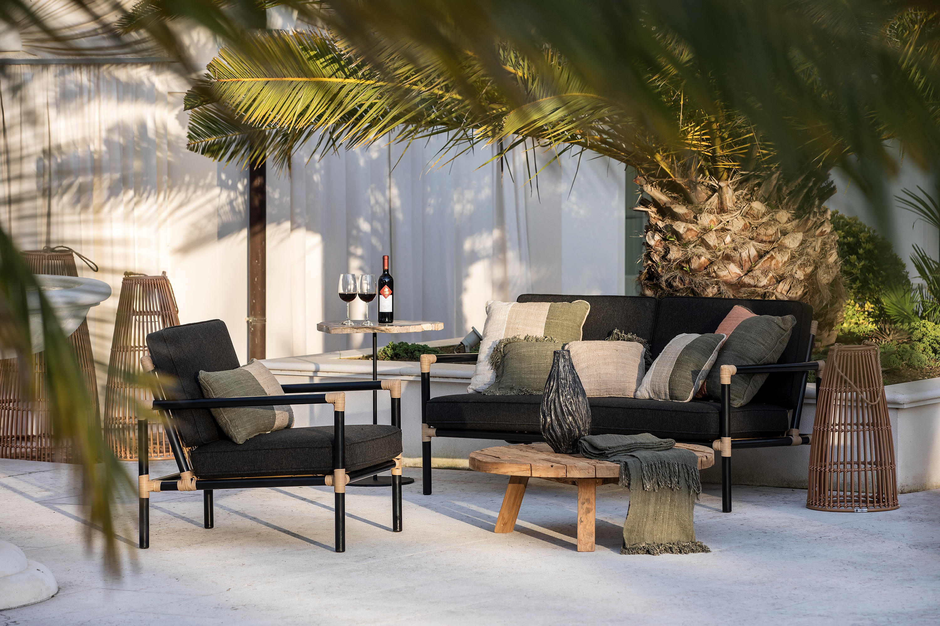 Nusa Lounge Chair & designer furniture | Architonic
