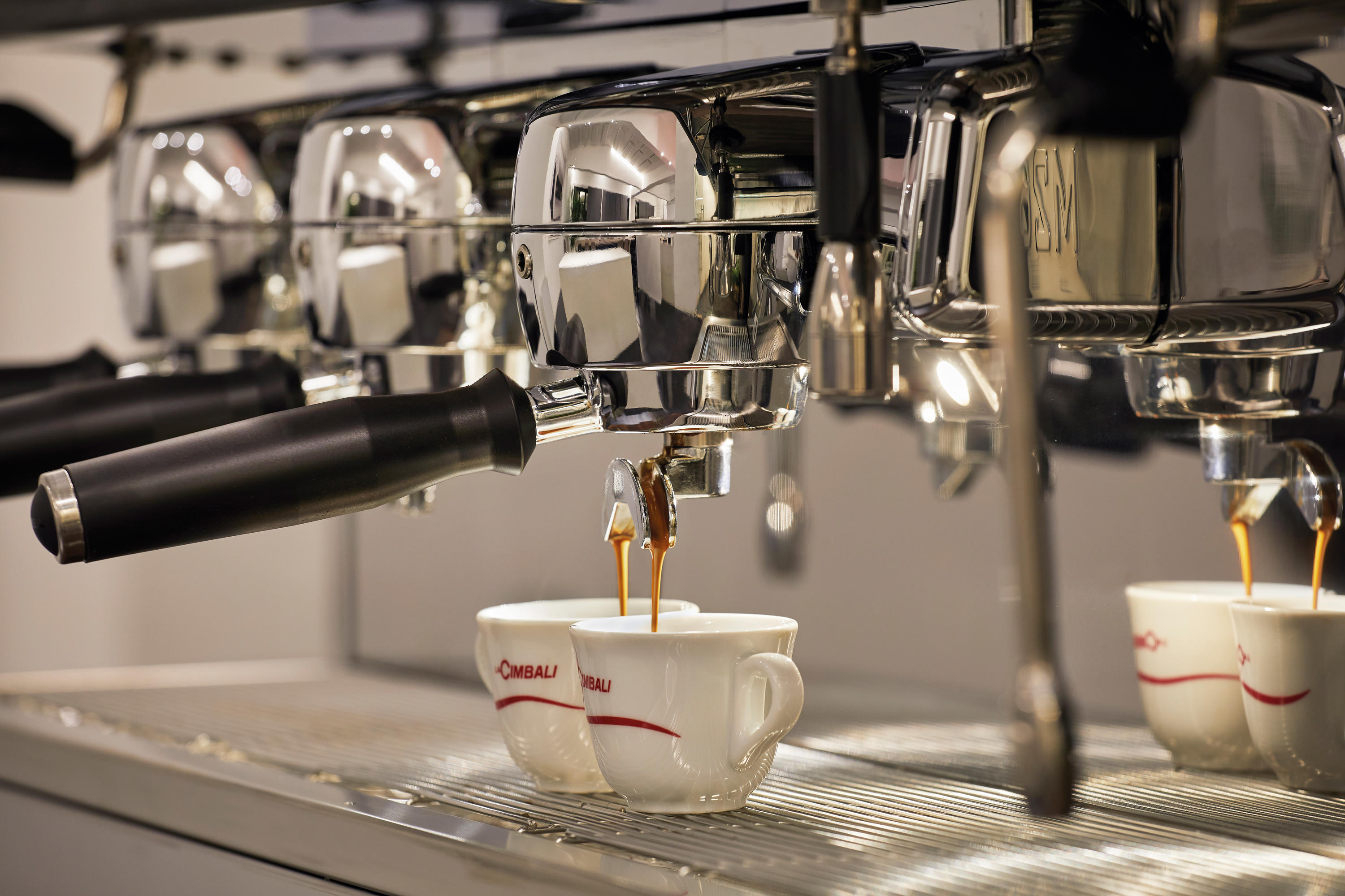 Machines à café et cappuccino pour les bars / La Cimbali