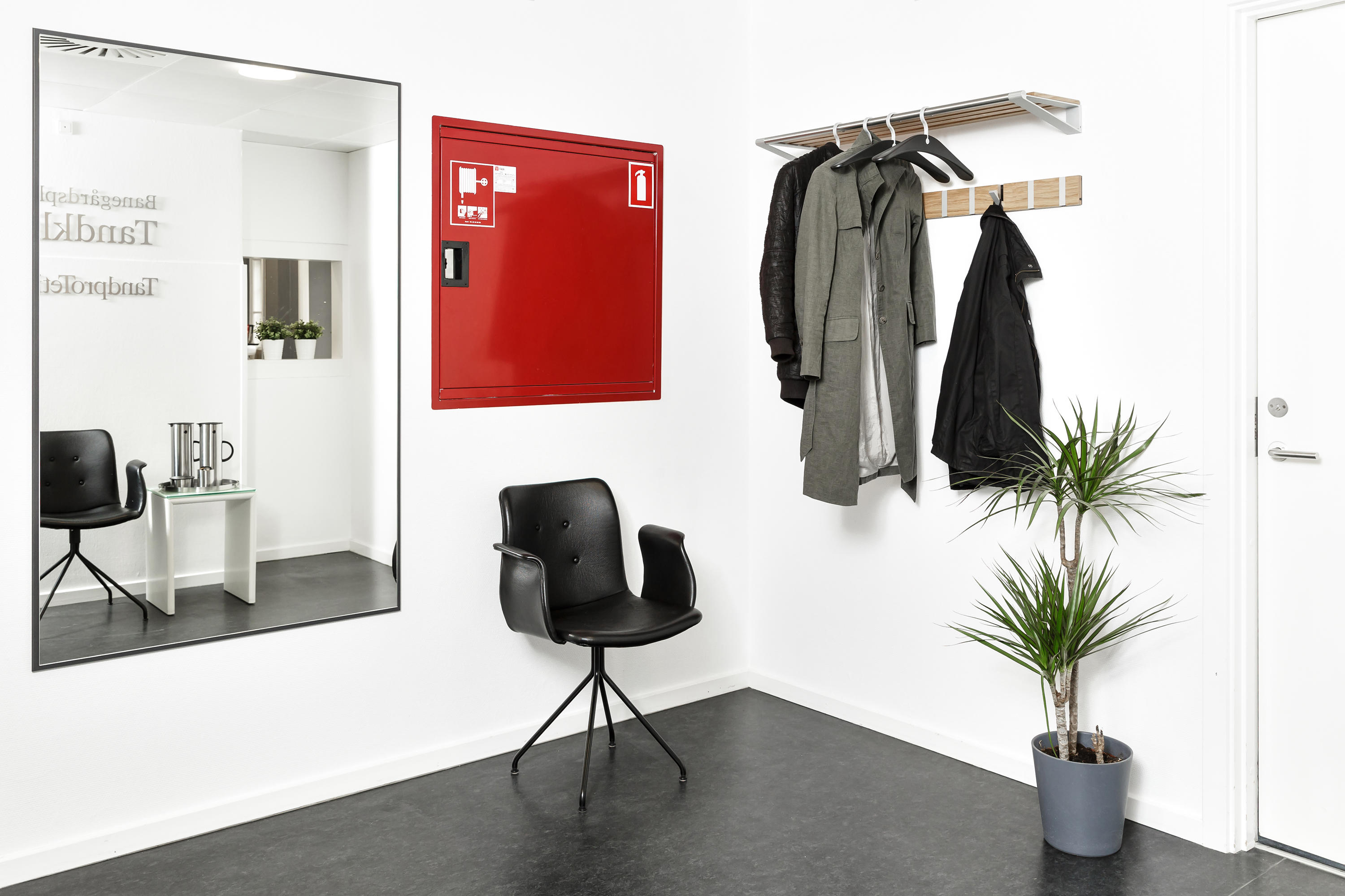 KNAX horizontal & muebles de diseño