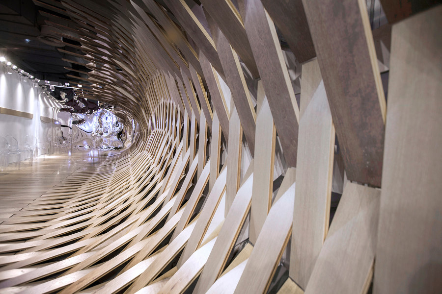 Wood floors whip up a surge, creating spectacular sensory illusions von TOWOdesign | Temporäre Bauten