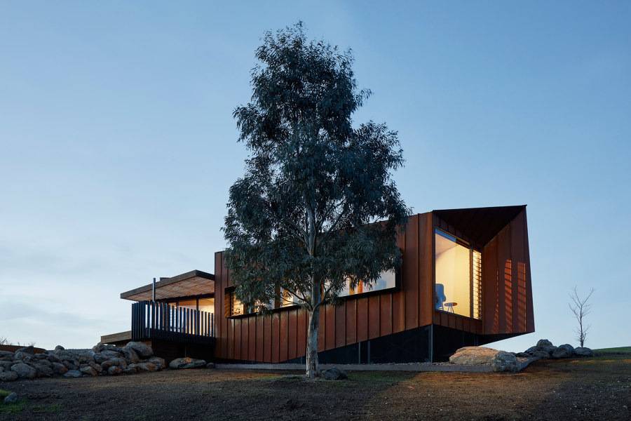 Oikos @ Breakneck Gorge by Robert Nichol & sons | Detached houses