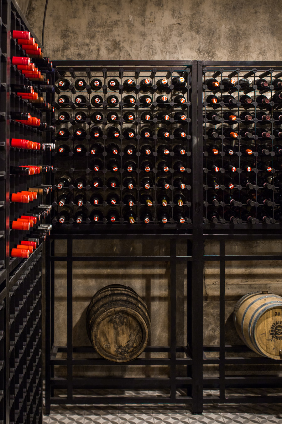 Private Wine Cellar de Dizaino Virtuve | Intérieurs de magasin