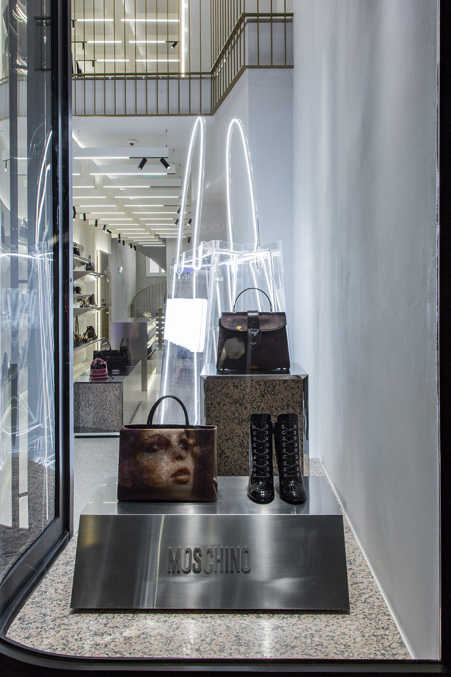 Moschino Showroom de Fabio Ferrillo | Diseño de tiendas