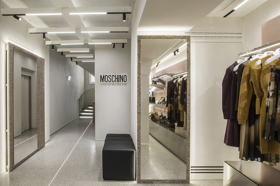 Moschino Showroom von Fabio Ferrillo | Shop-Interieurs