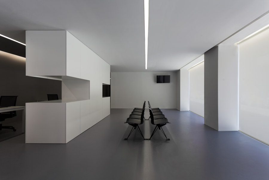 OAV Offices by Fran Silvestre Arquitectos | Office facilities