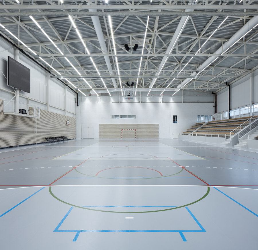 Sports Hall in Kuřim von Cuboid Architekti | Sporthallen