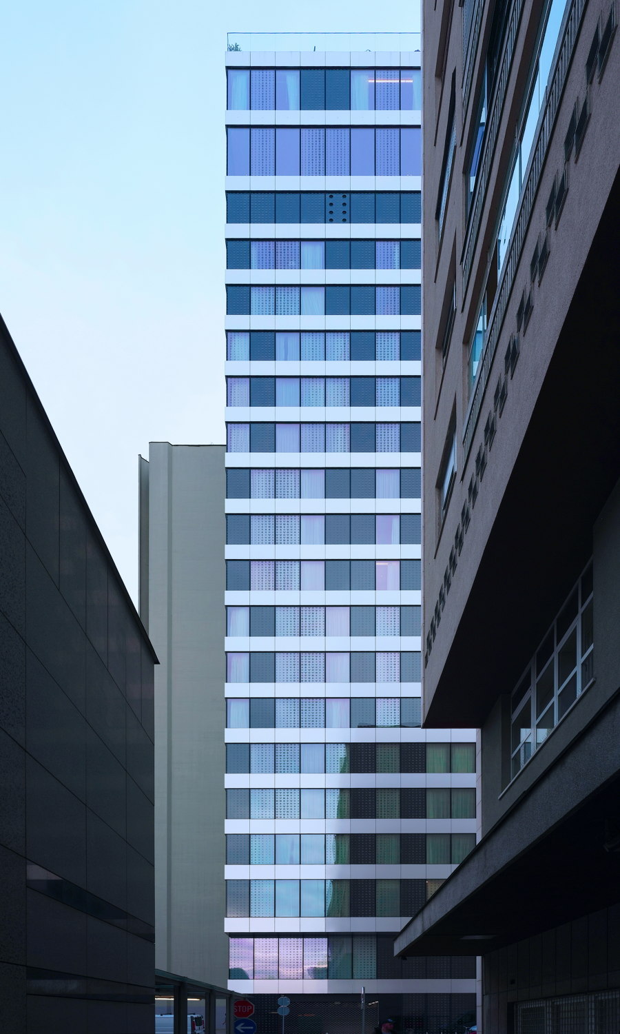 Platform Tower von Ofis Arhitekti | Hotels