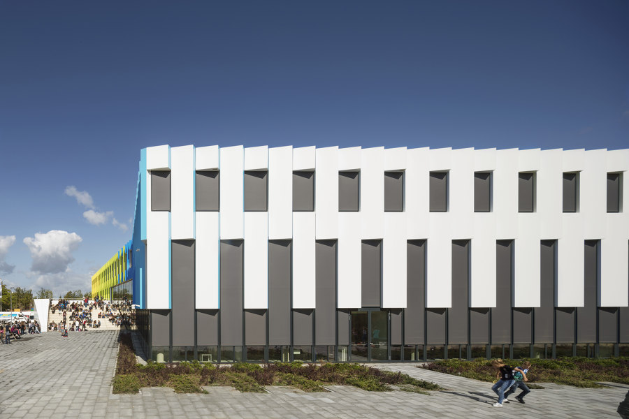 Frits Philips lyceum-mavo di LIAG architects | Scuole