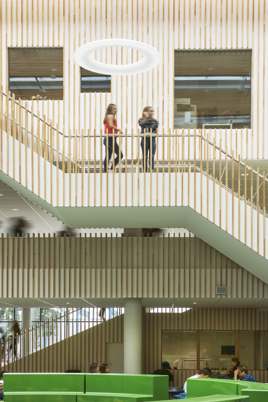 Frits Philips lyceum-mavo di LIAG architects | Scuole