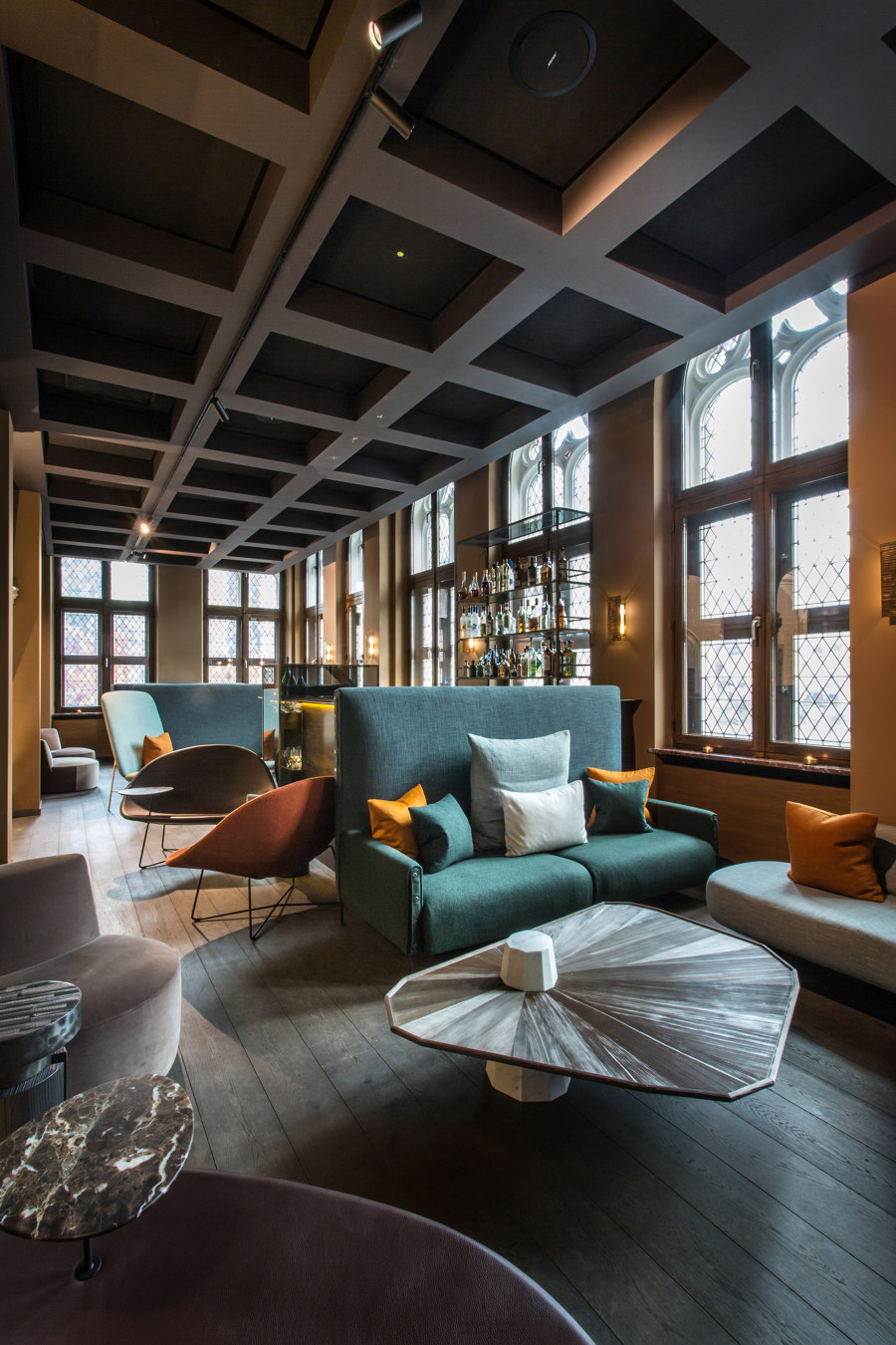 The Fourth, Tafelrond Hotel by Tacchini Italia | Manufacturer references