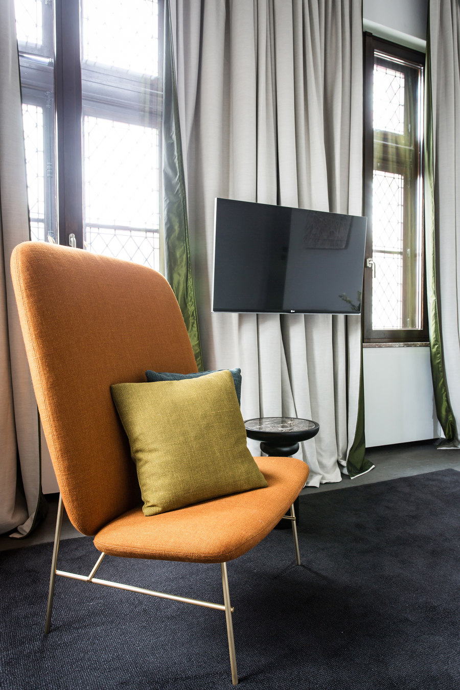 The Fourth, Tafelrond Hotel by Tacchini Italia | Manufacturer references