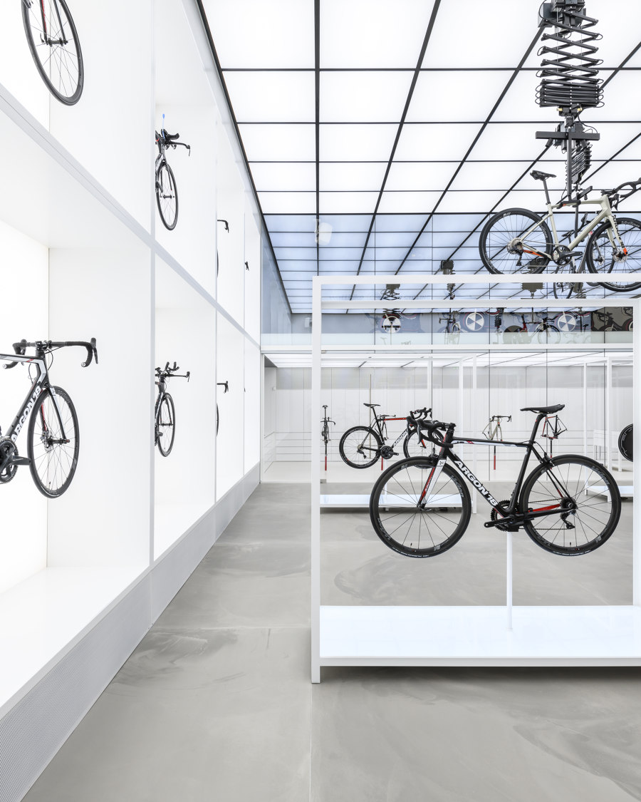United Cycling Lab & Store di Johannes Torpe Studios | Negozi - Interni