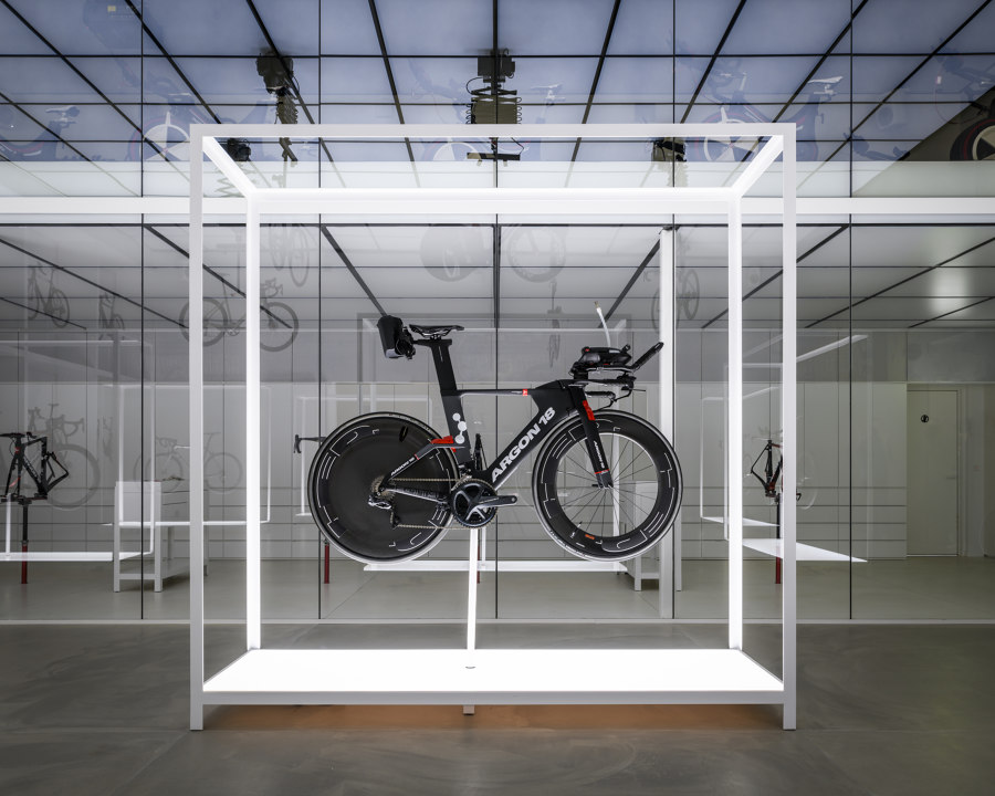 United Cycling Lab & Store de Johannes Torpe Studios | Diseño de tiendas