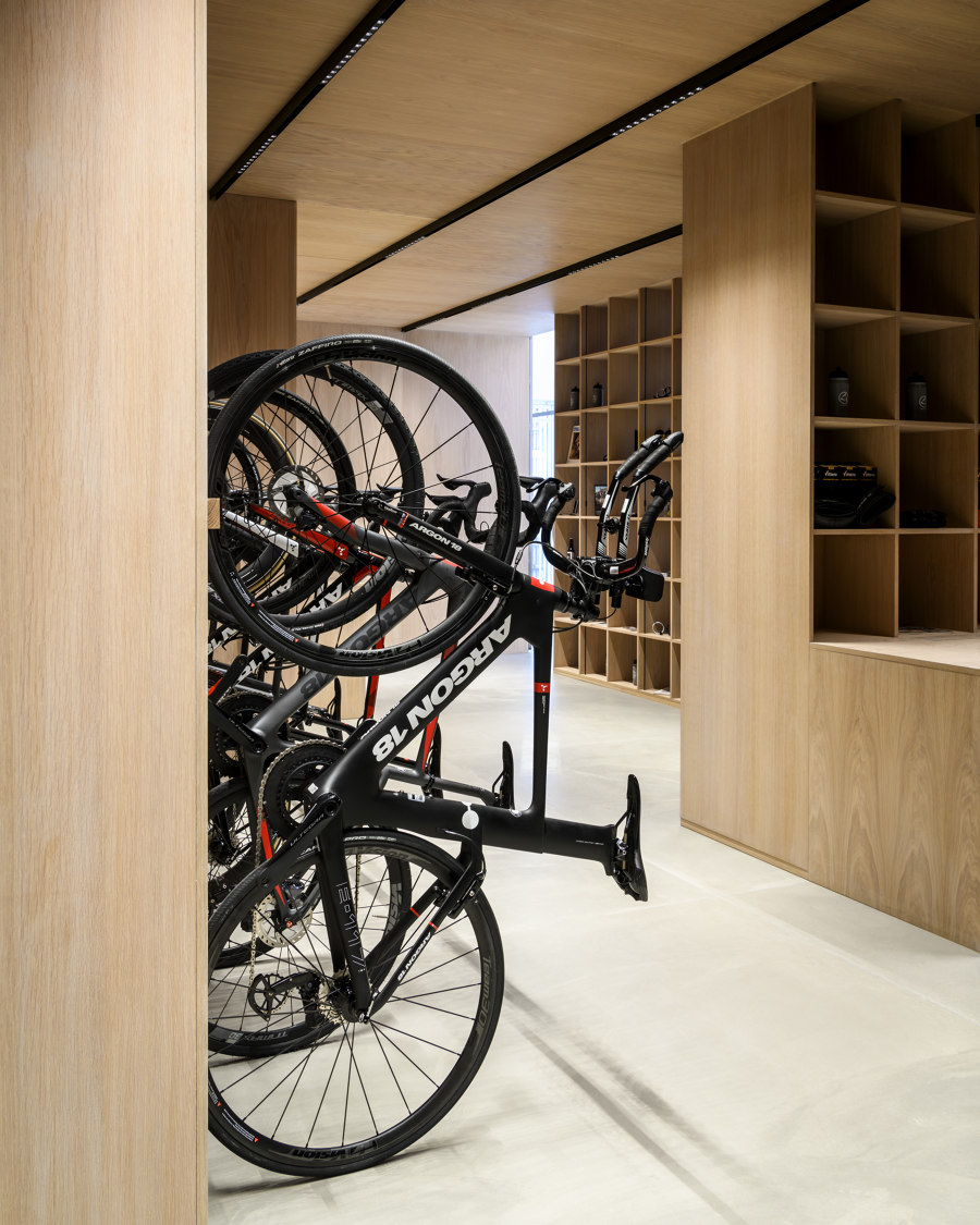 United Cycling Lab & Store de Johannes Torpe Studios | Intérieurs de magasin