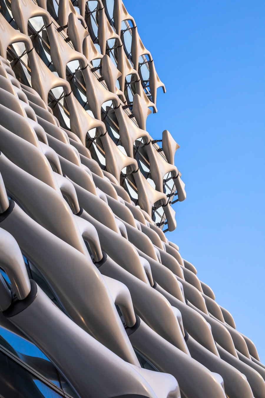 Kolon One & Only Tower de Morphosis Architects | Edificio de Oficinas