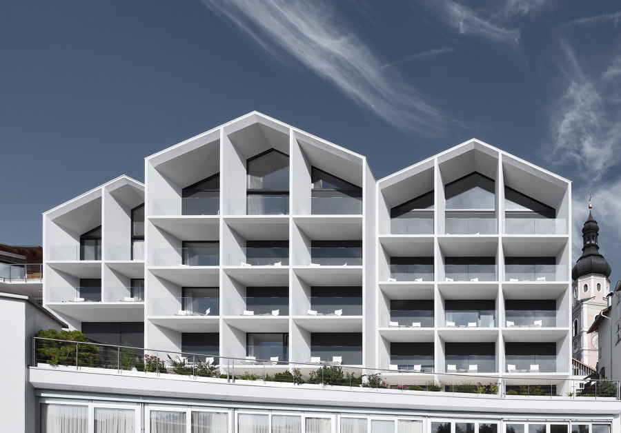 Hotel Schgaguler di Peter Pichler Architecture | Alberghi