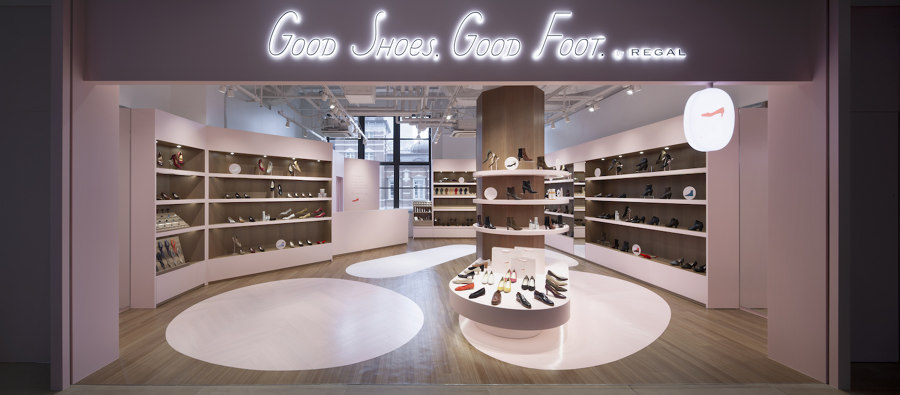 Good Shoes, Good Foot. by REGAL von Ryusuke Nanki | Shop-Interieurs