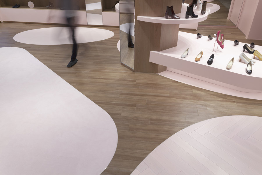 Good Shoes, Good Foot. by REGAL von Ryusuke Nanki | Shop-Interieurs