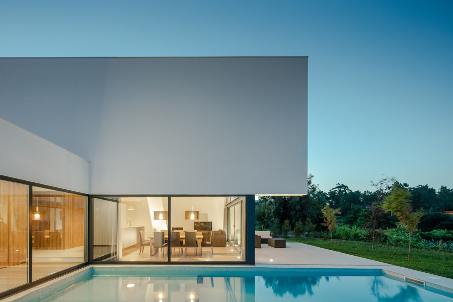 Gafarim House von Tiago do Vale Arquitectos | Einfamilienhäuser