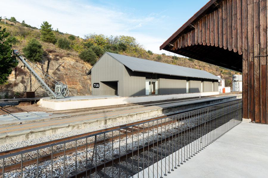 Tua Valley Interpretive Centre de Rosmaninho+Azevedo Architects | Estaciones de ferrocarril