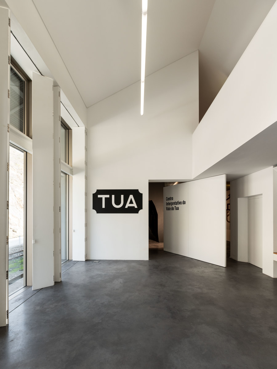 Tua Valley Interpretive Centre di Rosmaninho+Azevedo Architects | Stazioni ferroviarie