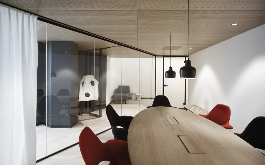 Swiss First Class Lounge Terminal A de greutmann bolzern designstudio | Diseño de clubs