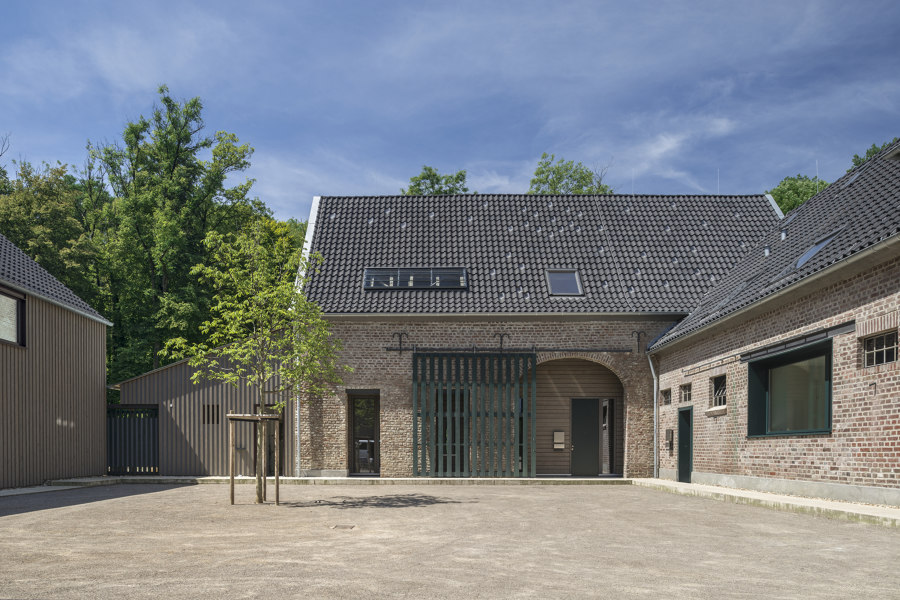 4 Houses = 1 Courtyard the Feldhof in Bachem near Cologne, Germany di lüderwaldt architekten | Case bifamiliari
