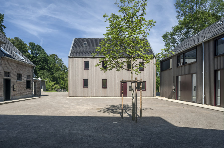 4 Houses = 1 Courtyard the Feldhof in Bachem near Cologne, Germany di lüderwaldt architekten | Case bifamiliari
