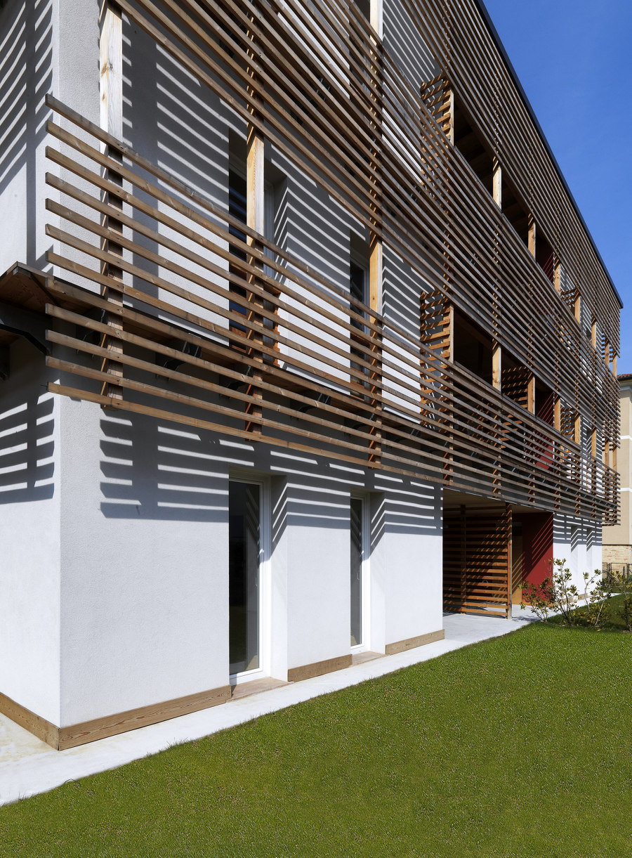 Prefab Social Housing in Treviso de Matteo Thun & Partners | Casas Unifamiliares