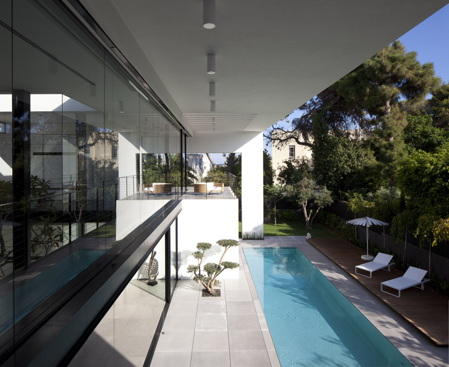 Contemporary Bauhaus on the Carmel von Pitsou Kedem Architects | Einfamilienhäuser