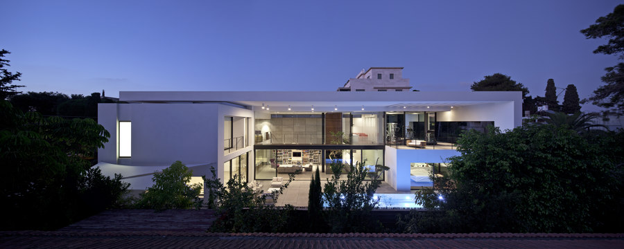 Contemporary Bauhaus on the Carmel by Pitsou Kedem Architects | Detached houses